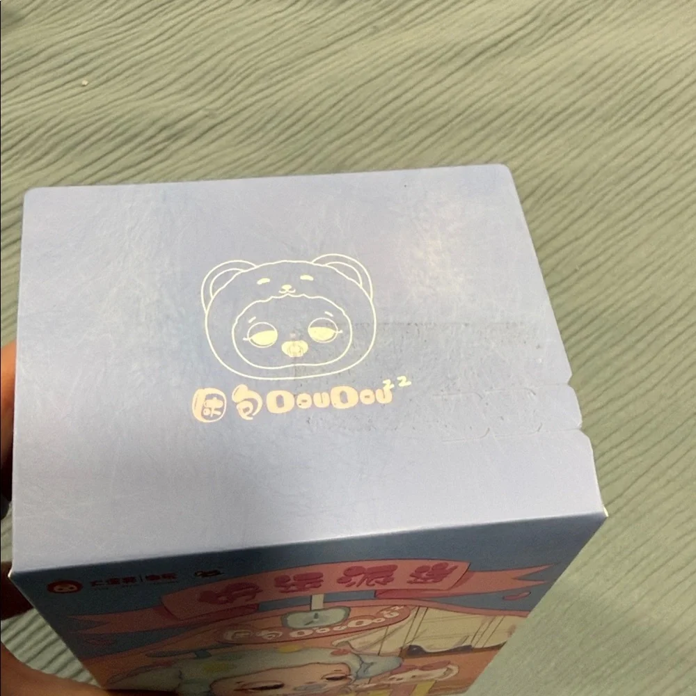 V2 Zipper Bag, DouDou, & Fluffy Zoo Bundle - Picture 7 of 13